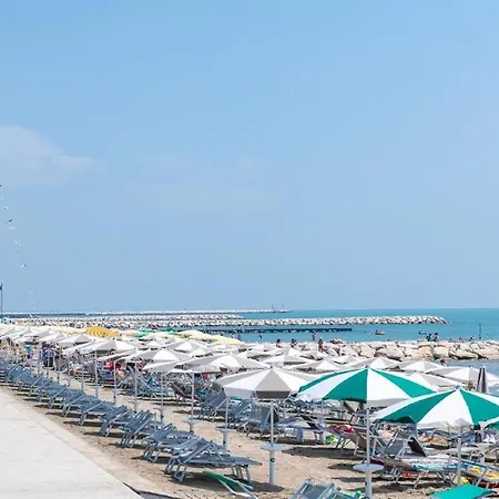 Pleasant With Shared Pool Appartamento