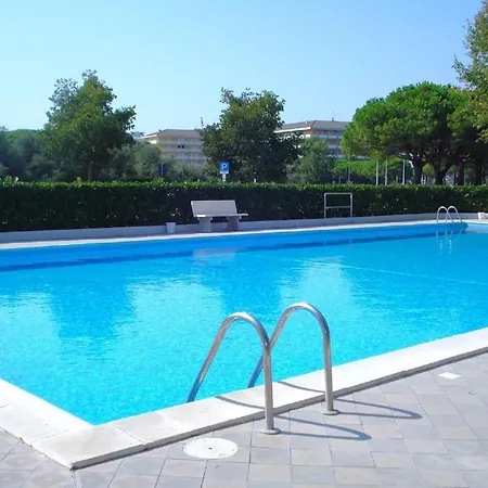 Pleasant With Shared Pool Porto Santa Margherita di Caorle